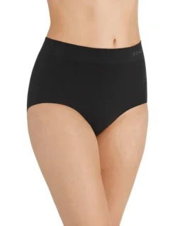 Bonds Comfy Tails Full Seamfree Brief In Black -Myer Clothing Shop 503346610 503345800 2 720x928 1