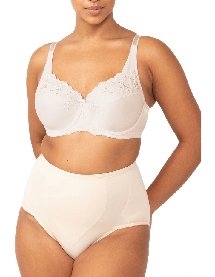 Triumph Embroidered Minimizer Underwire Bra 4 Triumph Embroidered Minimizer Underwire Bra - Image 4