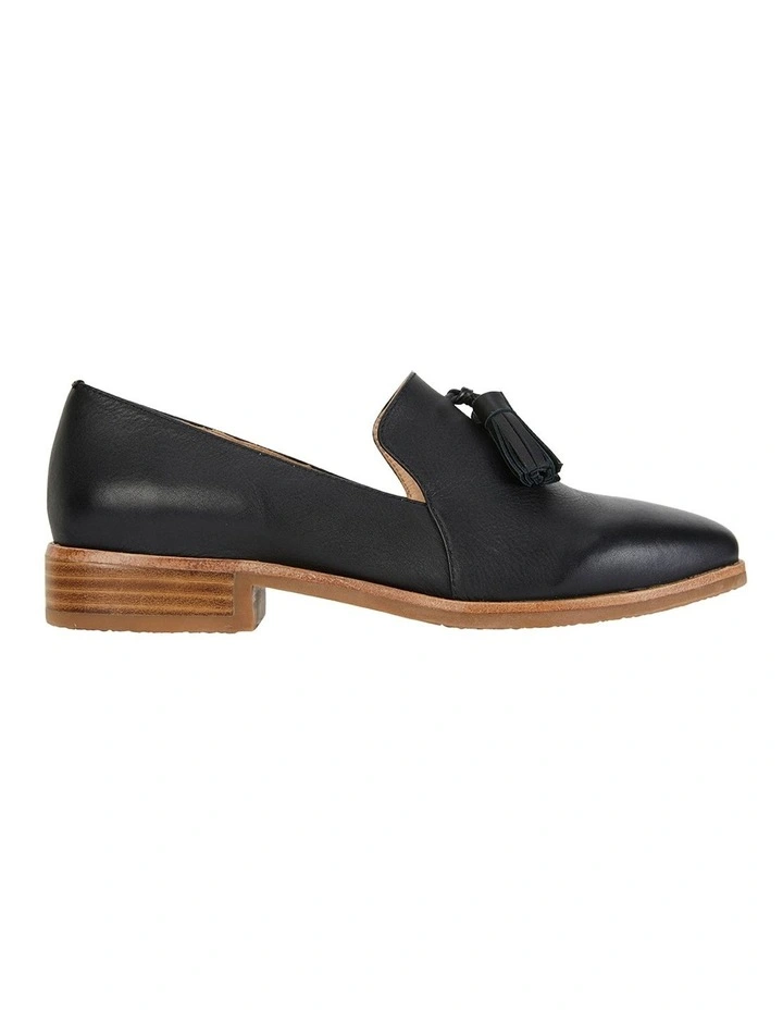 Salvador Flat Shoes In Black Leather 1 Salvador Flat Shoes In Black Leather