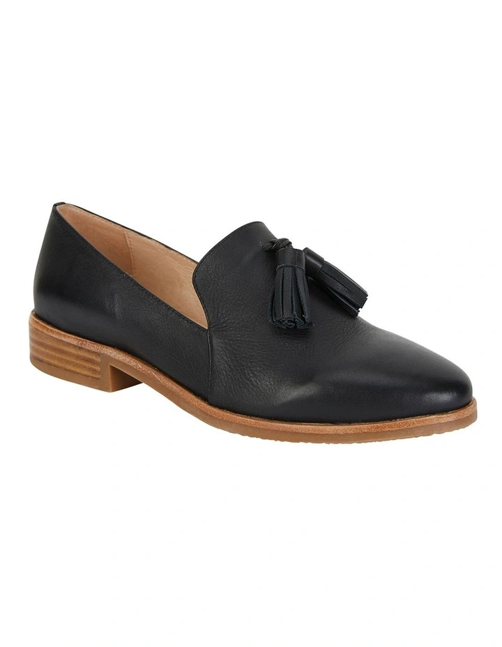 Salvador Flat Shoes In Black Leather 2 Salvador Flat Shoes In Black Leather - Image 2