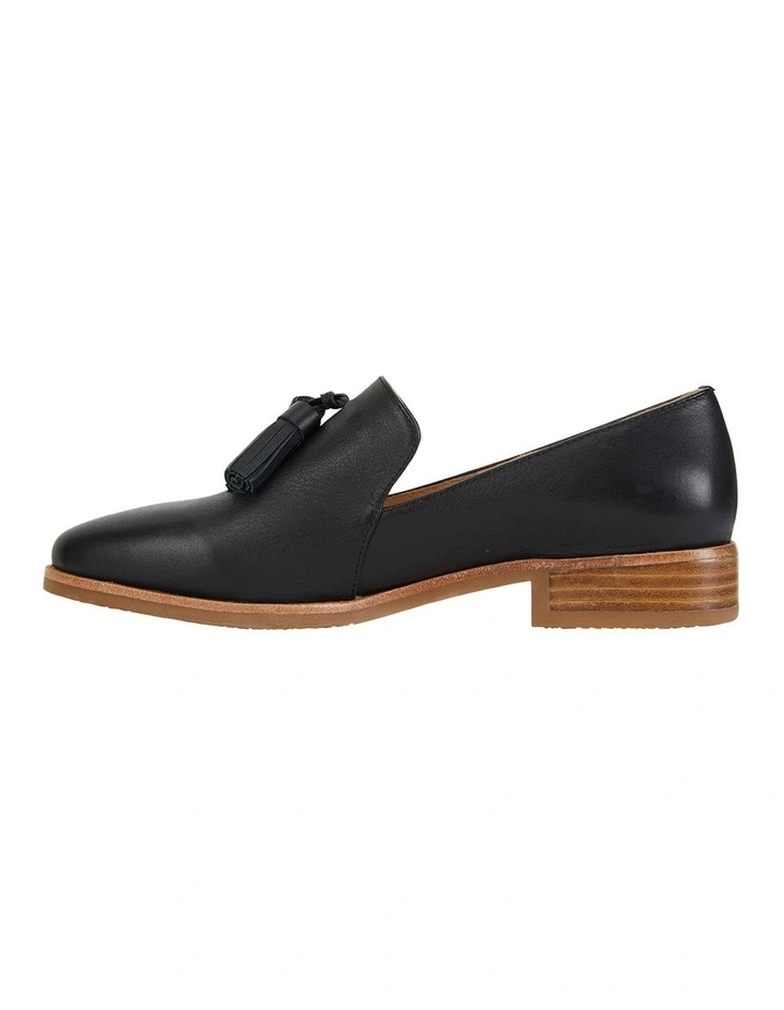 Salvador Flat Shoes In Black Leather 3 Salvador Flat Shoes In Black Leather - Image 3