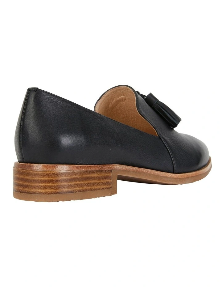 Salvador Flat Shoes In Black Leather 4 Salvador Flat Shoes In Black Leather - Image 4
