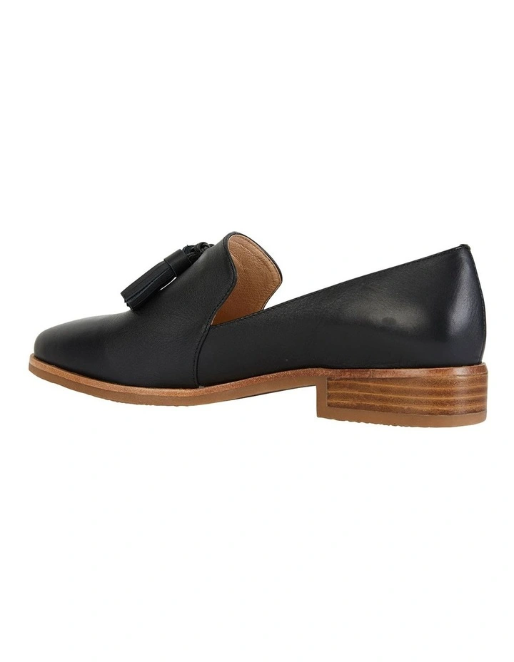 Salvador Flat Shoes In Black Leather 7 Salvador Flat Shoes In Black Leather - Image 7