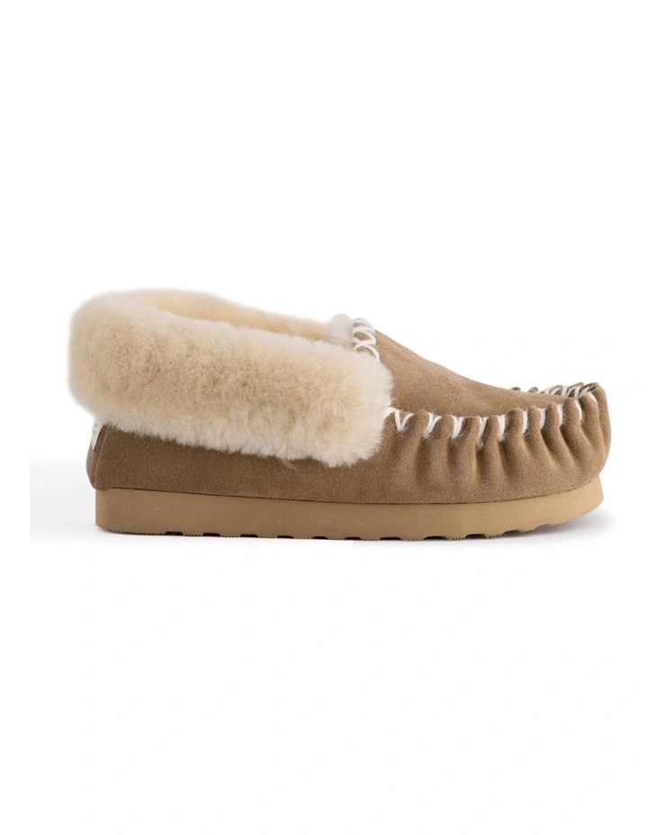Hand Stitched Womens Sheepskin Moccasin Chestnut/Tan 3 Hand Stitched Womens Sheepskin Moccasin Chestnut/Tan - Image 3