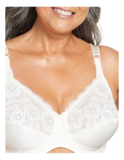 Berlei Classic Lace Underwire Bra In Ivory