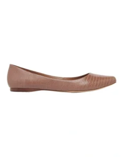 Nine West Speakup Flats In Caramel