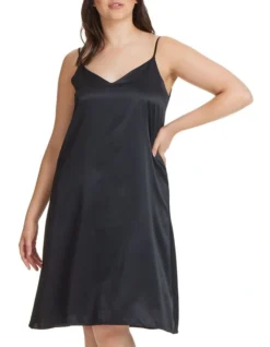 Underline Captivate Slip In Black