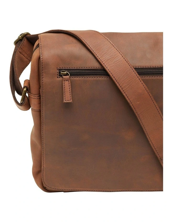 Oxford Johnny Leather Messenger Bag In Hunter Choco 3 Oxford Johnny Leather Messenger Bag In Hunter Choco - Image 3