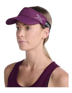 2XU Performance Visor In Burgundy