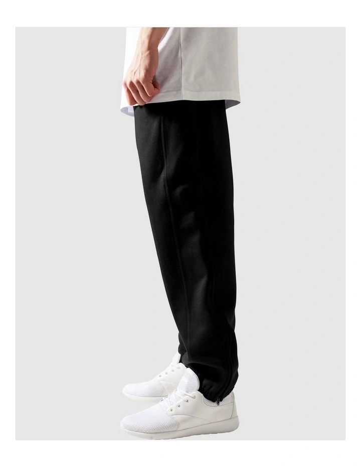 URBAN CLASSICS Heavyweight Sweatpants In Black 4 URBAN CLASSICS Heavyweight Sweatpants In Black - Image 4