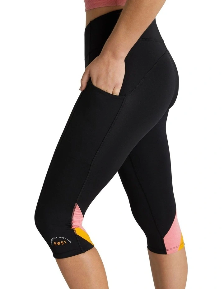 Blaze Pocket 3/4 Tights In Black 2 Blaze Pocket 3/4 Tights In Black - Image 2