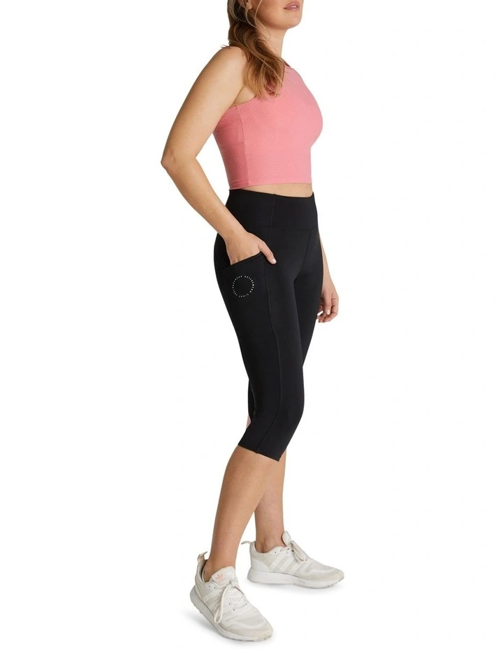 Blaze Pocket 3/4 Tights In Black 5 Blaze Pocket 3/4 Tights In Black - Image 5