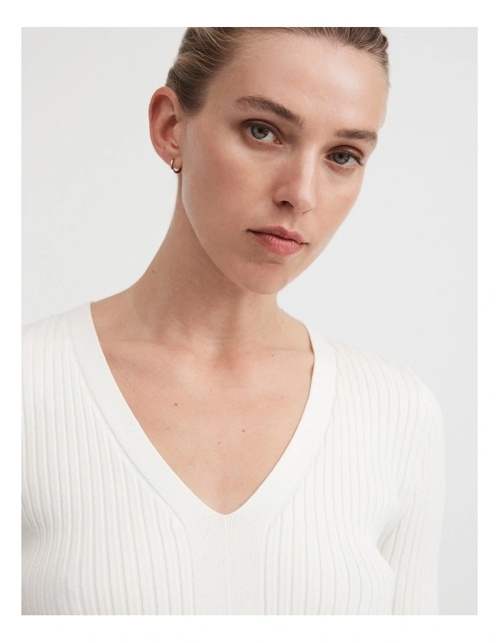 Rib V Neck Short Sleeve Knit In Chalk 2 Rib V Neck Short Sleeve Knit In Chalk - Image 2