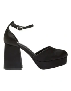 Chase Heeled Shoes In Black