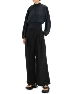 Rounded Sleeve Ribbed Waisted Top In Black