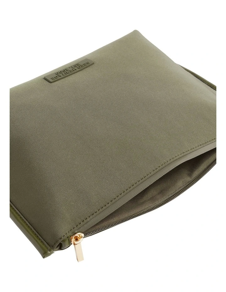 Heritage Logo Pouch In Dark Fern 3 Heritage Logo Pouch In Dark Fern - Image 3