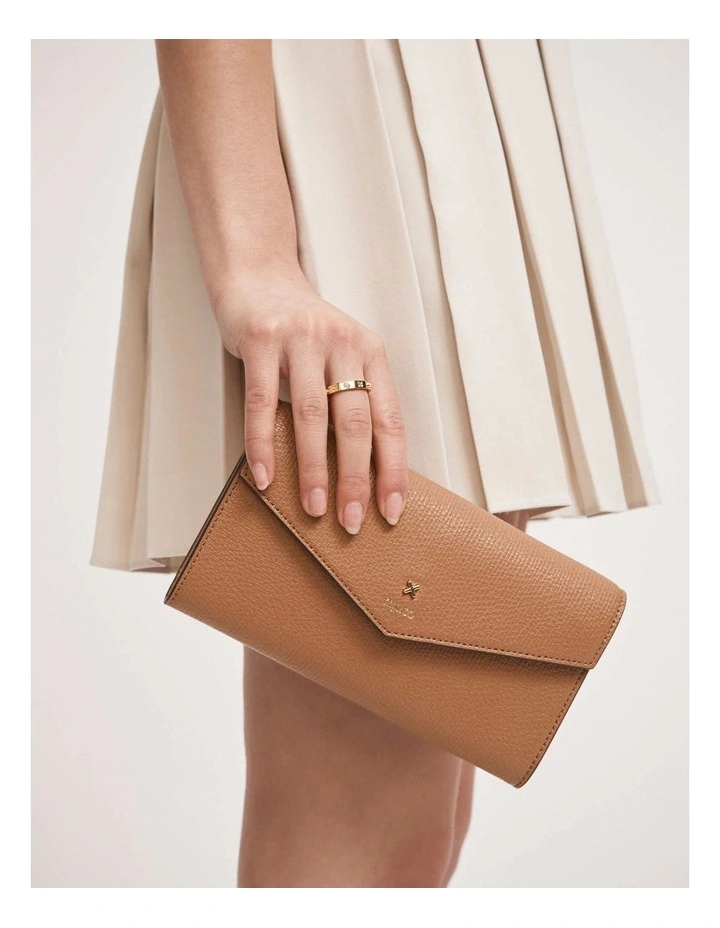 D-vine Wallet Crossbody Bag In Caramel 4 D-vine Wallet Crossbody Bag In Caramel - Image 4